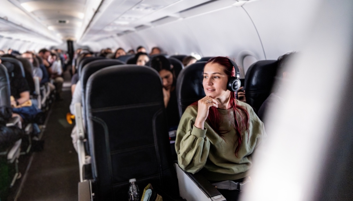 Voando nu, a tendência de viajar “nu” economiza dinheiro