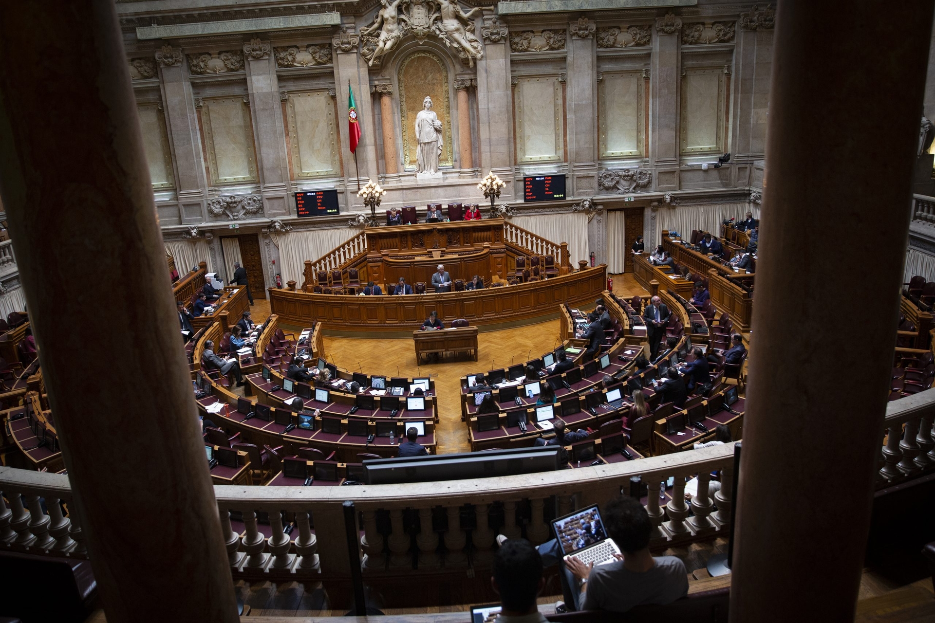 Il Parlamento vota oggi le modifiche alla legge sugli stranieri e una nuova unità nel PSP