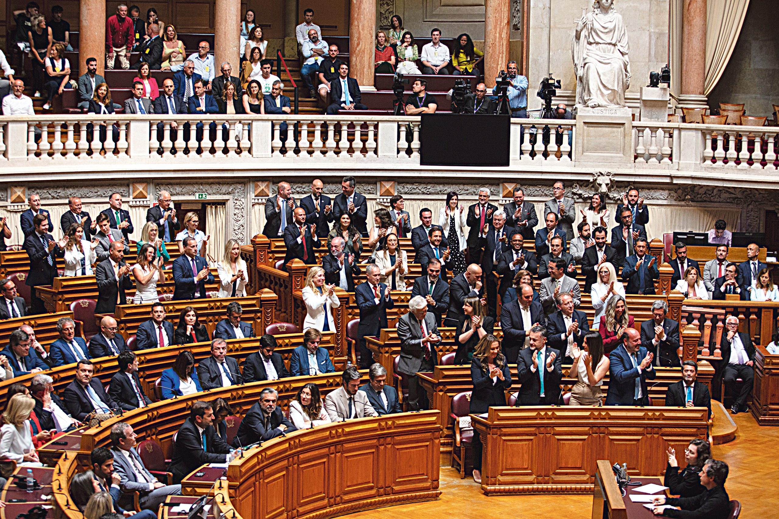 AD y Chega listos para responder al TC. La decisión se anunciará a las 17:00.