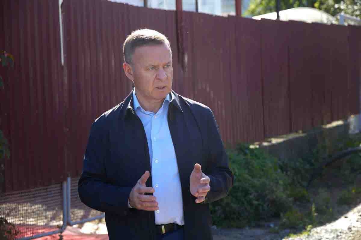 Mayor Sergei Nadsadin spoke about improvements in the 13th microdistrict of Yuzhno-Sakhalinsk.