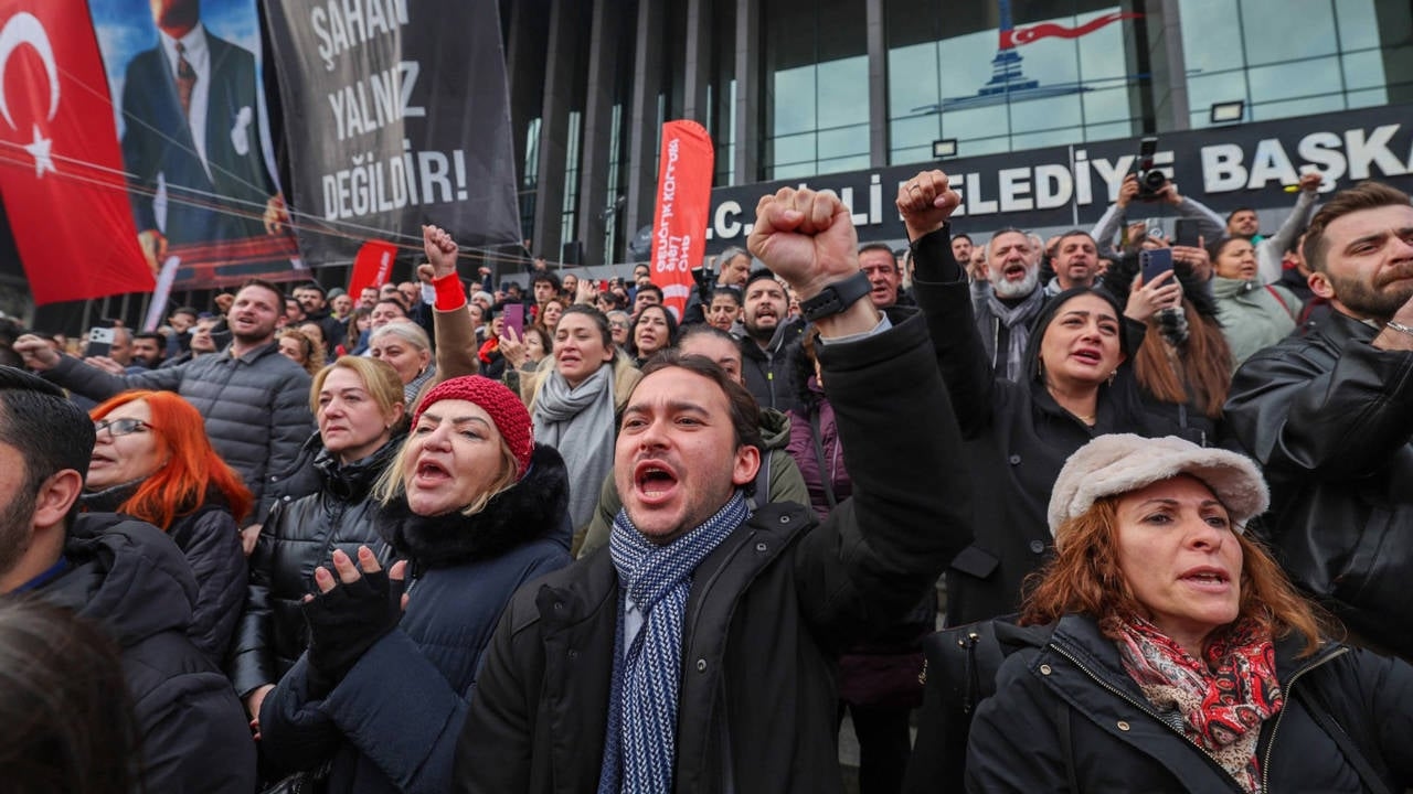 Sprzeczność „Konsensusu miejskiego” w procesie