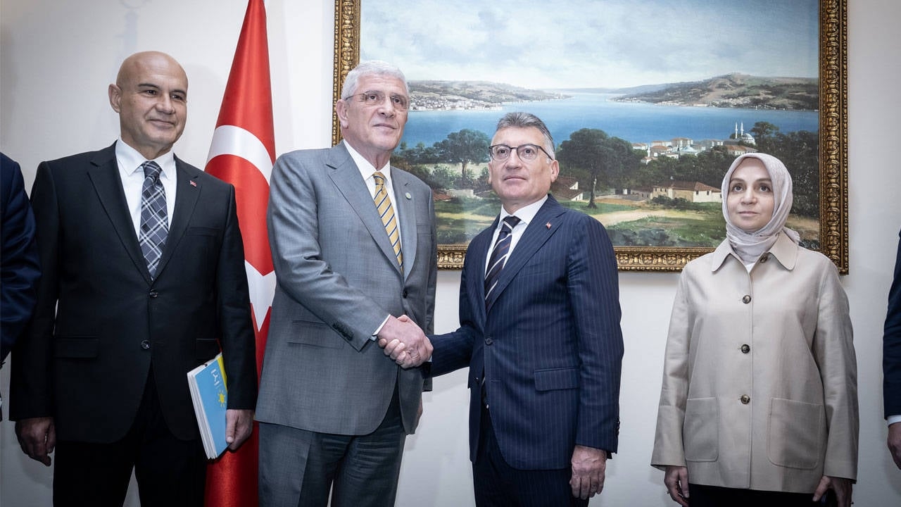 Dervişoğlu bezoekt AKP-groep