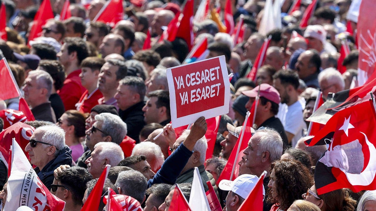 Effort de siège tous azimuts