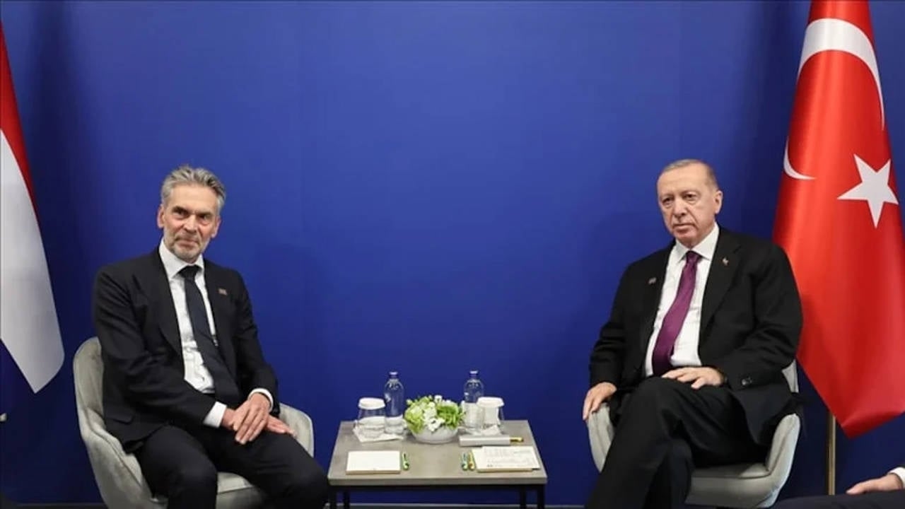 Erdoğan, Başbakan Schoof ile görüştü