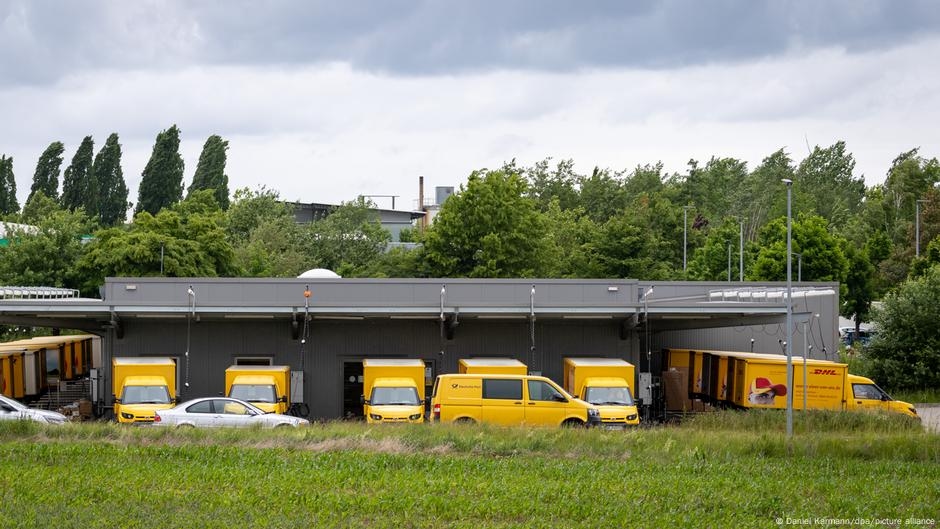 Una sostanza sconosciuta ferisce diversi dipendenti della DHL in Baviera