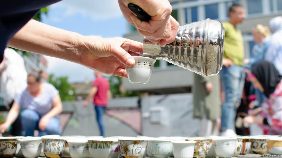 Art project on the genocide in Srebrenica: Cups of Remembrance