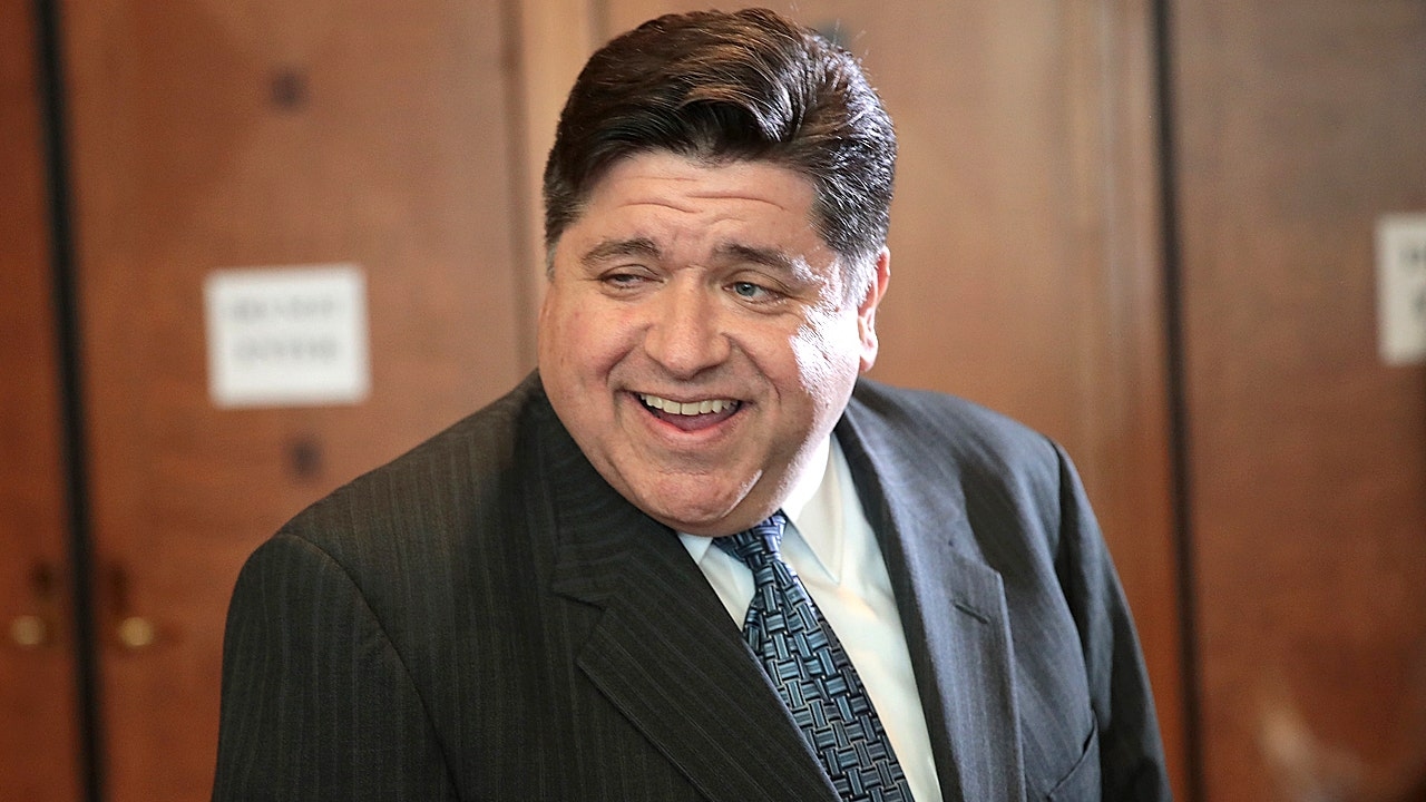El gobernador Pritzker afirma que Trump intenta "fabricar una crisis" mientras su administración planea el despliegue de la Guardia Nacional en Chicago.
