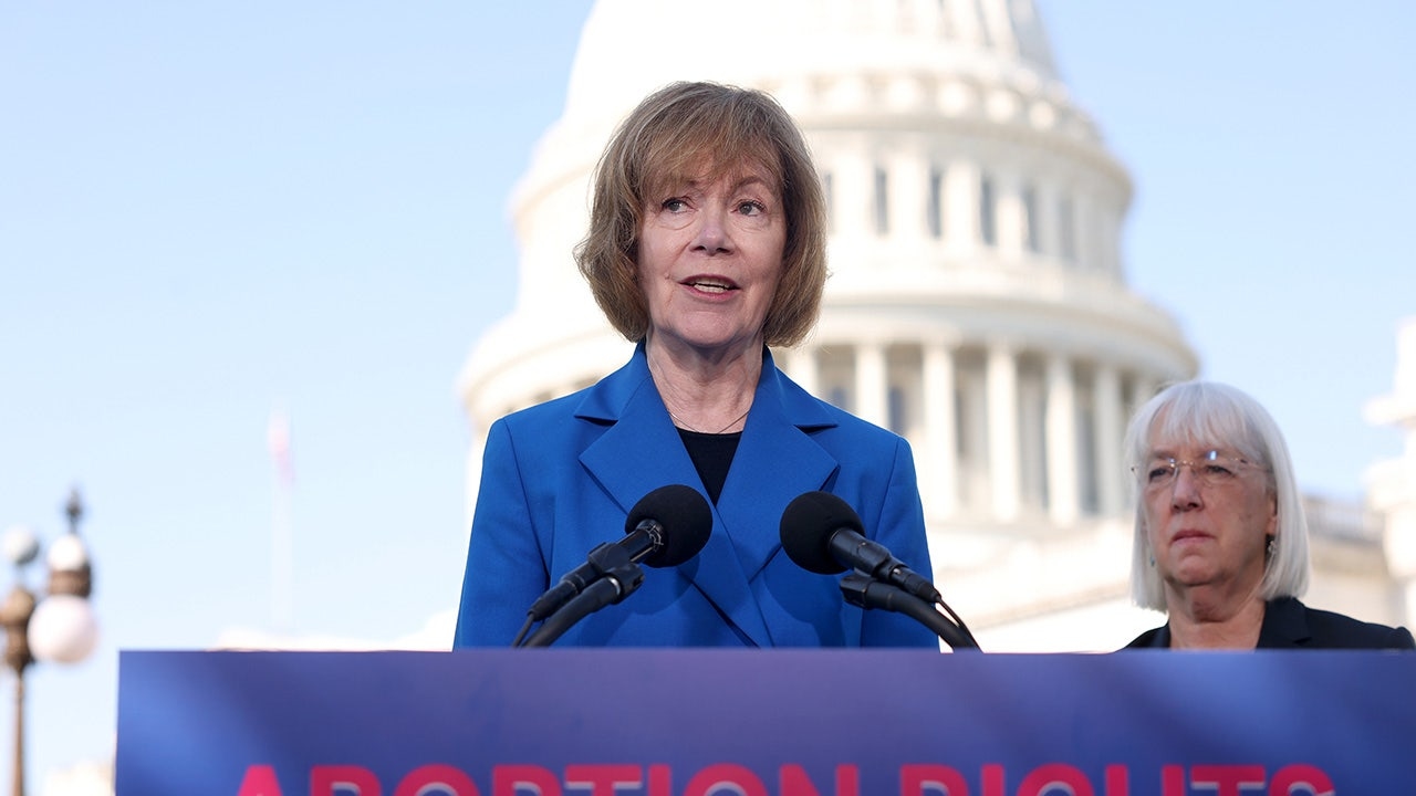 Senatorin Tina Smith aus Minnesota nach Unwohlsein im Kapitol ins Krankenhaus eingeliefert
