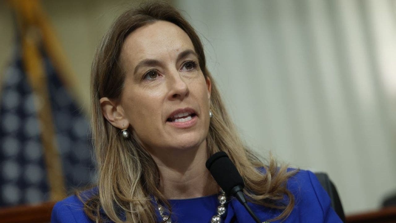 La representante Mikie Sherrill sugiere un tercer impeachment contra Trump mientras hace campaña para ser la próxima gobernadora de Nueva Jersey.