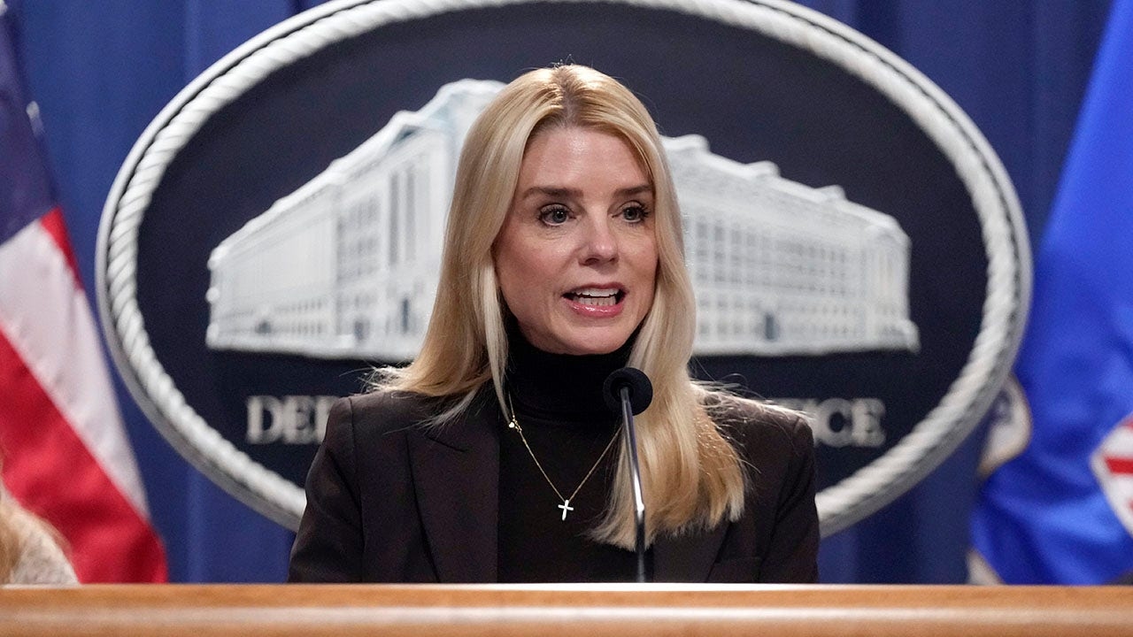 La procuradora general Pam Bondi dice que el jueves llegarán algunos archivos de Epstein: "Es bastante enfermizo"