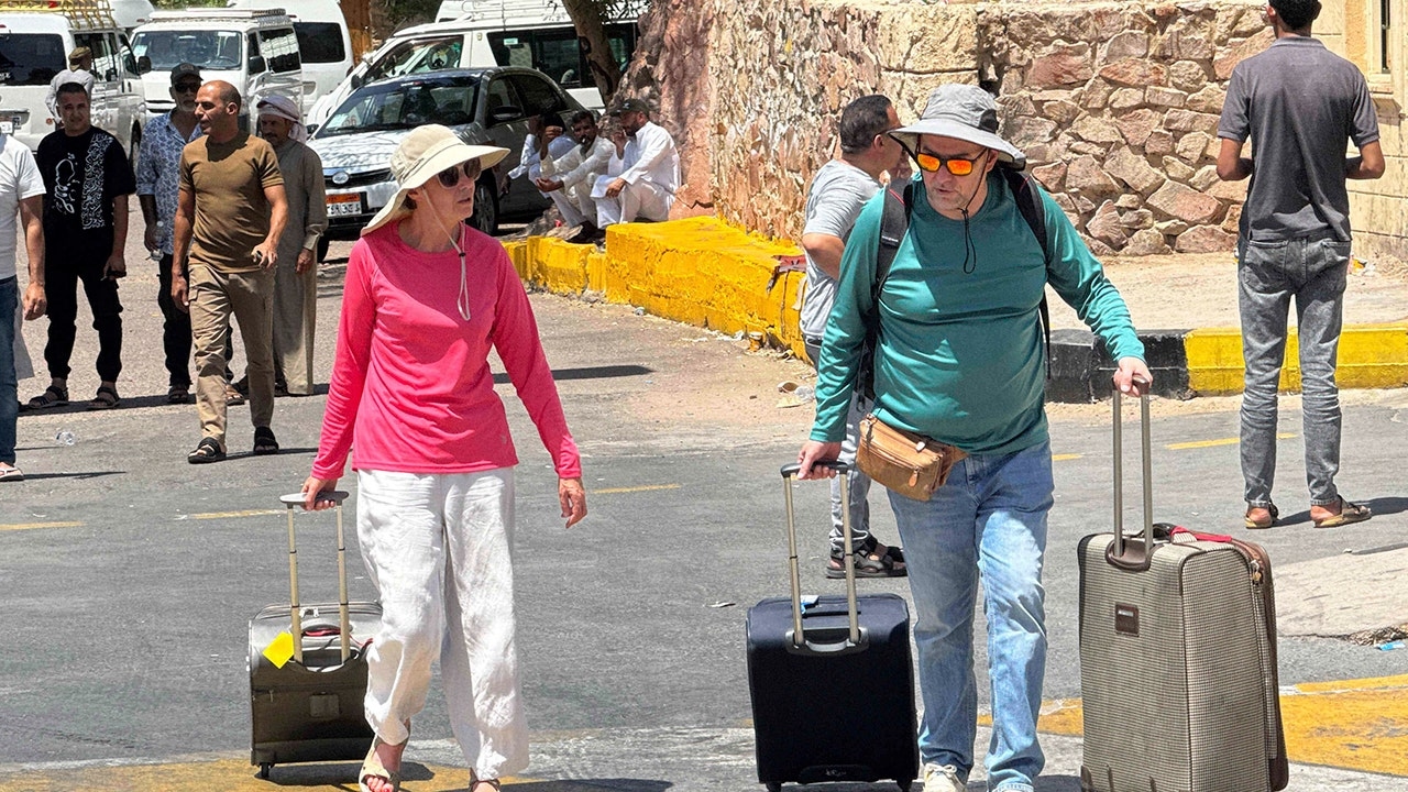 El Departamento de Estado dice que ha brindado orientación a más de 25.000 personas en Israel, Cisjordania e Irán.