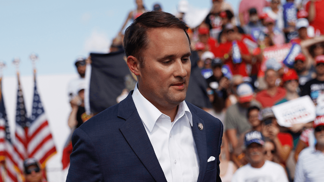 Los demócratas de Virginia eligen a un candidato para desafiar al fiscal general republicano Jason Miyares
