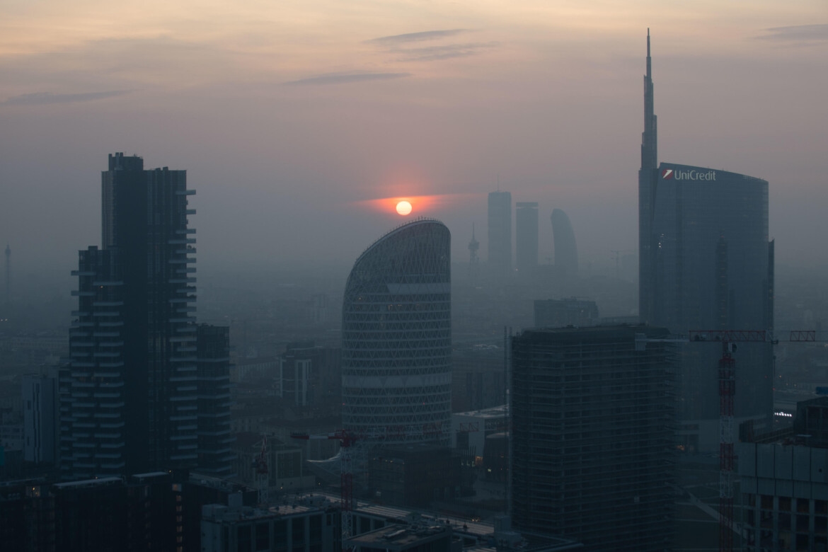 Milano, una città stretta nella morsa delle discordanze