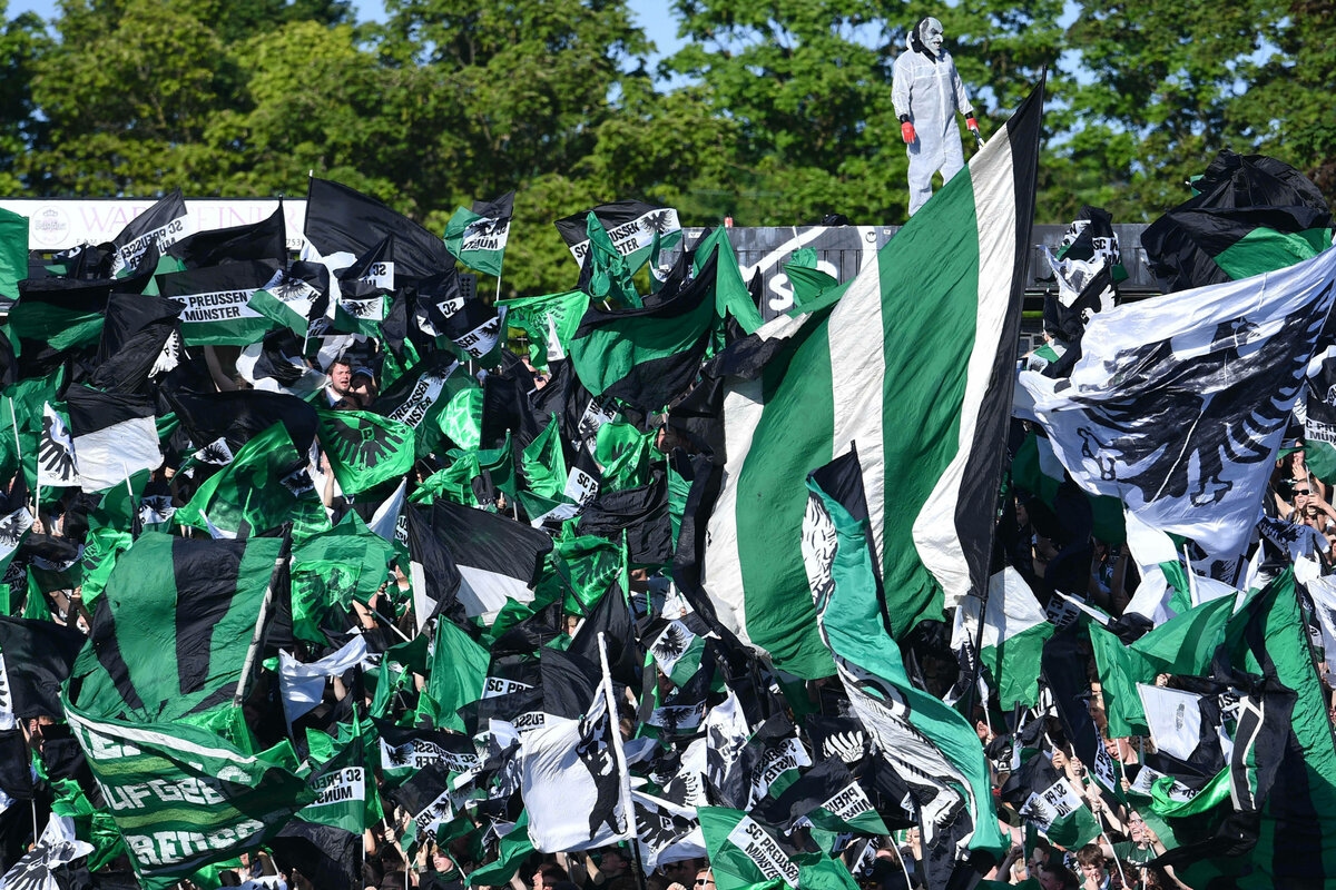 Diffusion en direct de la démolition du stade de Münster : parmi les supporters