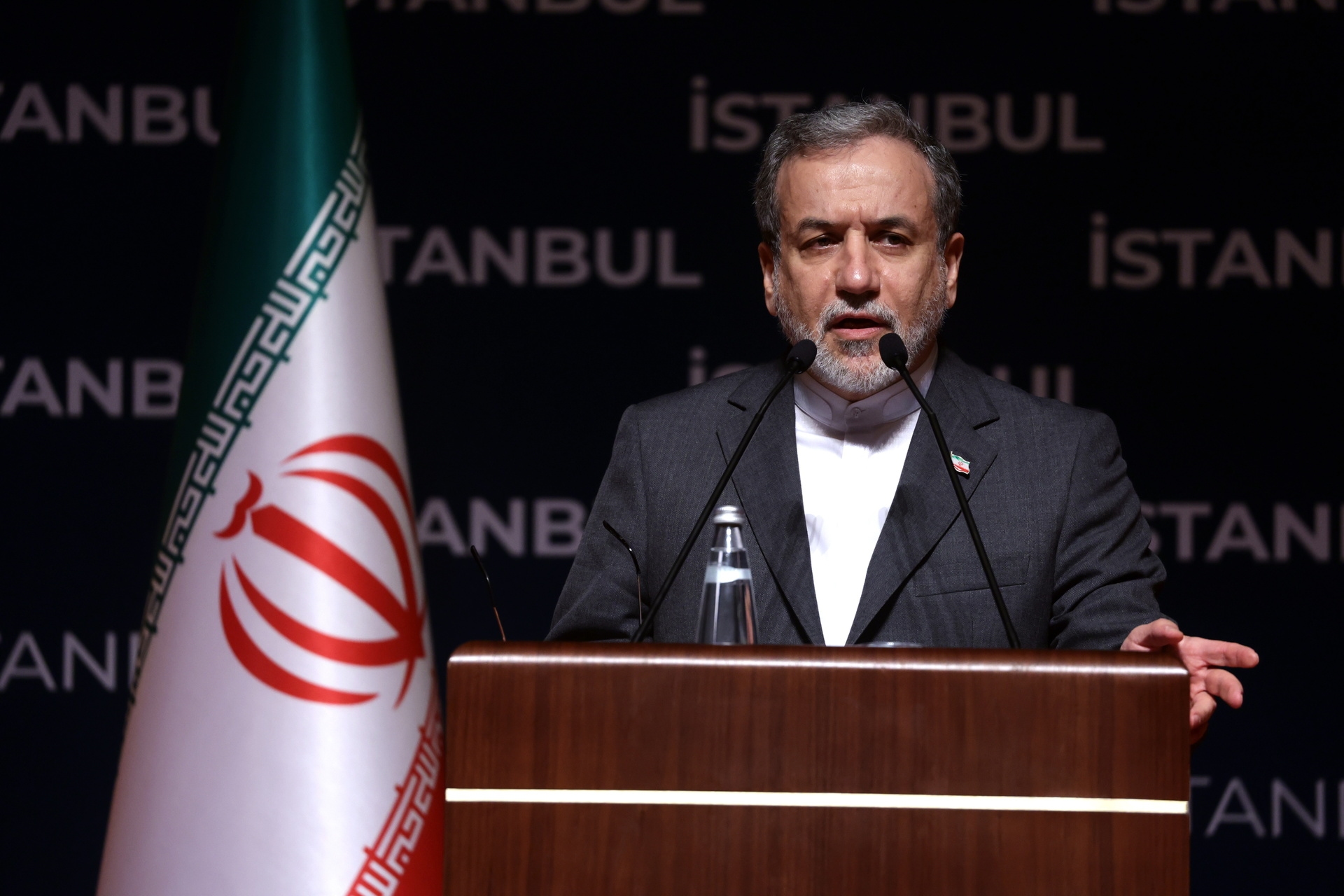 Il ministro degli Esteri iraniano accusa gli Stati Uniti di tradire la diplomazia