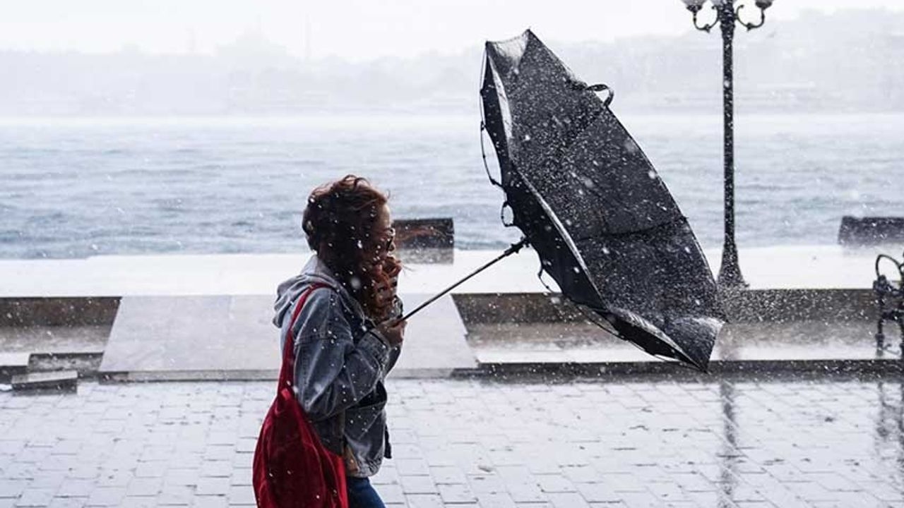 Storm warning from Meteorology in four provinces