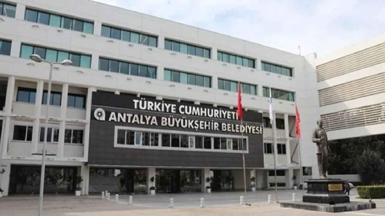 14 personnes arrêtées dans le cadre de l'enquête de la municipalité métropolitaine d'Antalya sont au tribunal !