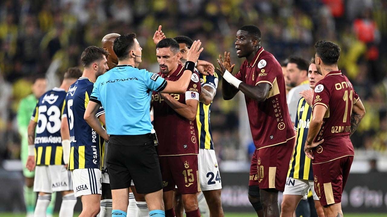Trabzonspor-Fans protestieren vor dem TFF