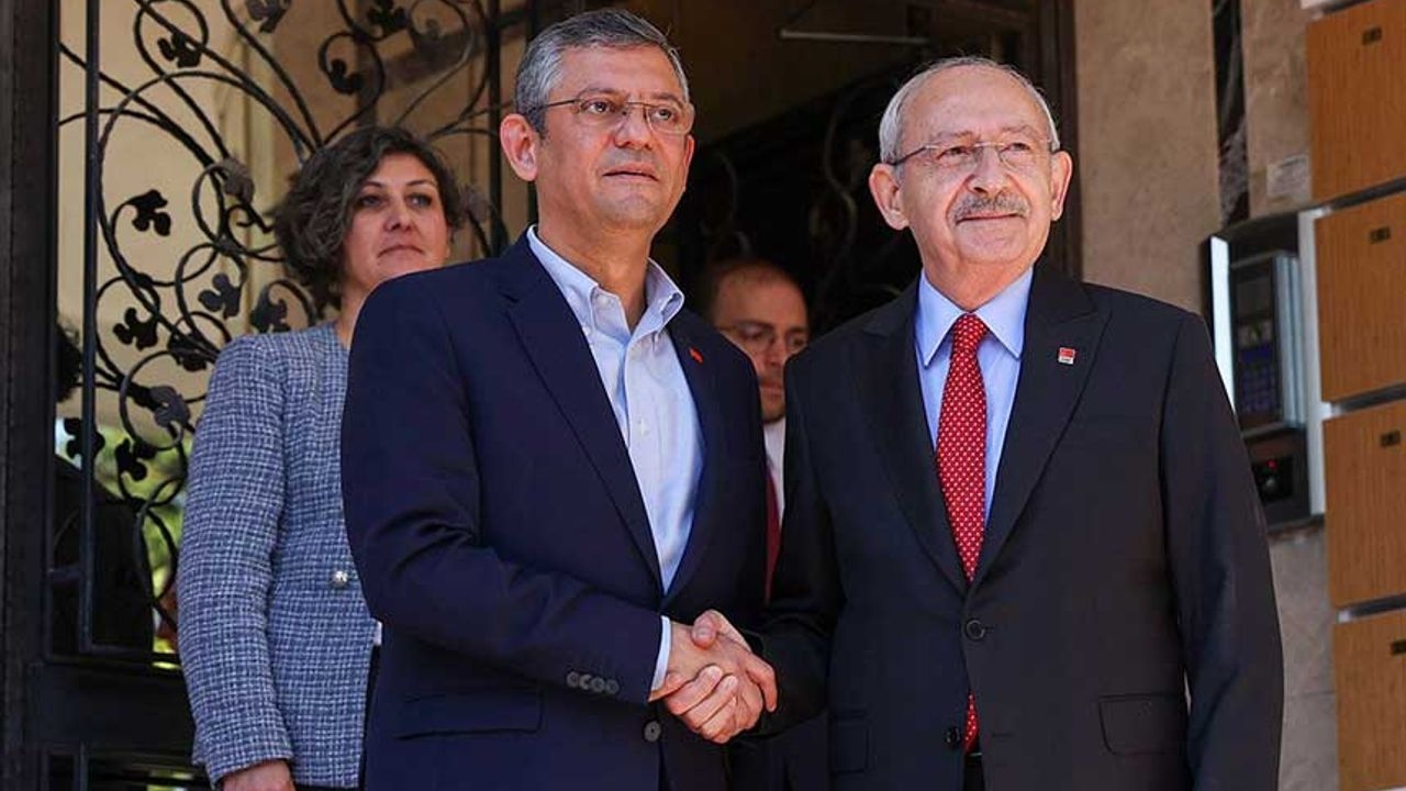 Encontro surpresa entre Özgür Özel e Kemal Kılıçdaroğlu