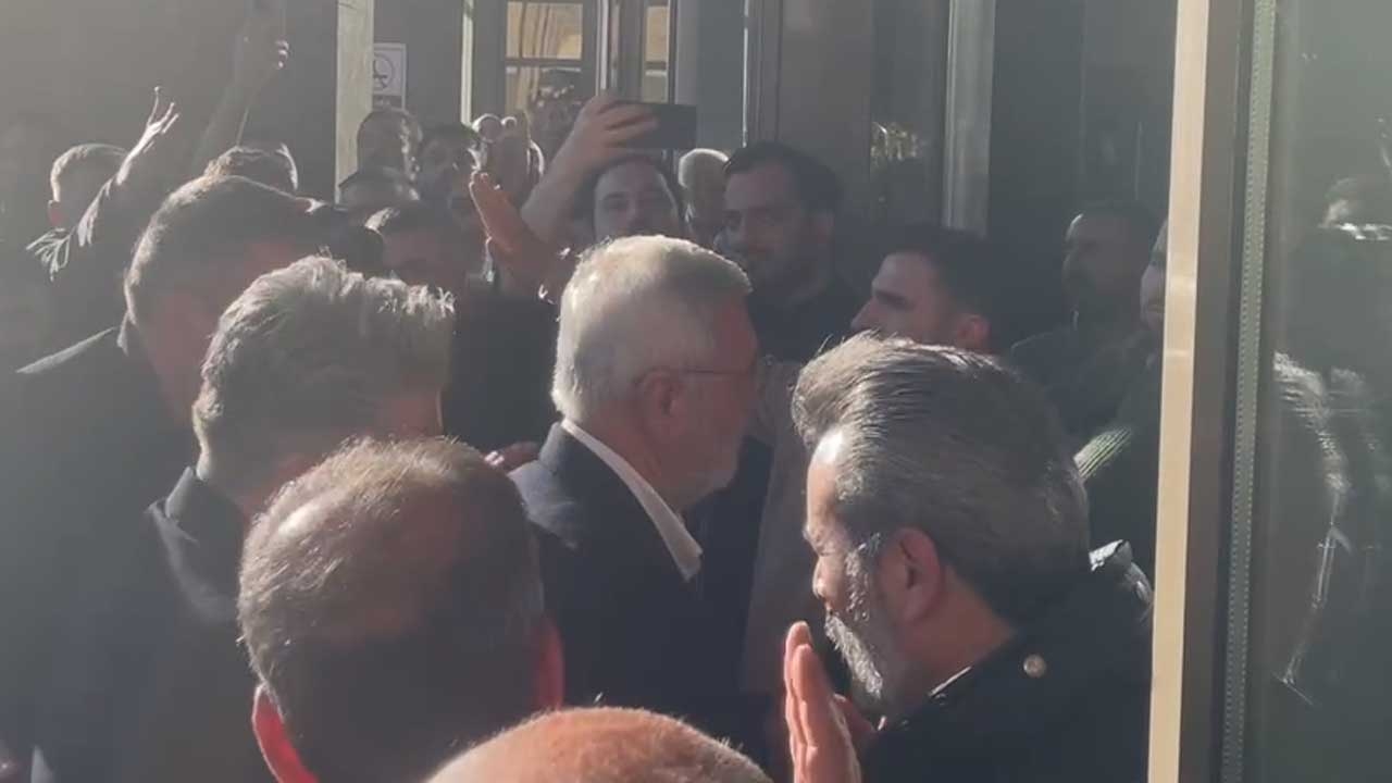 Mehmet Metiner wurde ausgebuht, als er in das Krankenhaus ging, in dem Önder sein Leben verlor