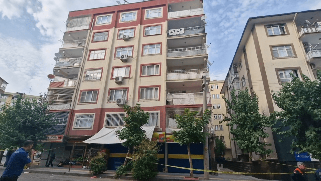 Kolonu çatlayan 6 katlı bina tahliye edildi!