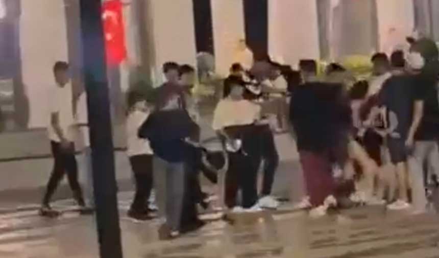 Apuñaló a una madre, a sus dos hijas y a quien las ayudaba en plena calle