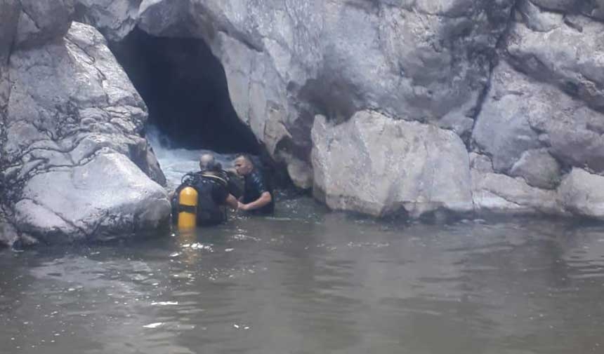 He fell into a canyon during a nature trip and died tragically.
