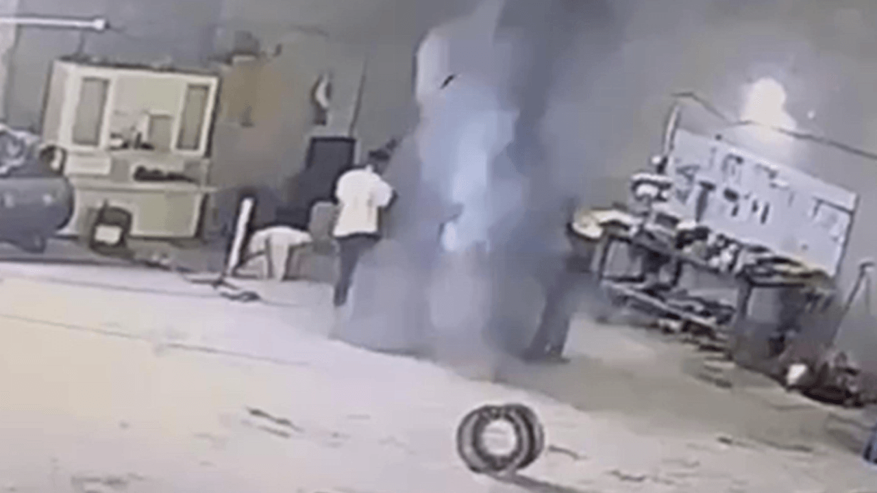 A tire that was inflated suddenly burst! One person died.