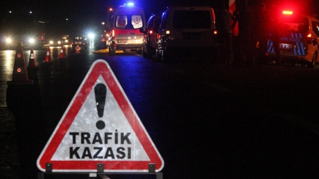 Bij de vrachtwagen die in Kahramanmaraş tegen een andere vrachtwagen botste, is één persoon omgekomen en één persoon gewond geraakt.