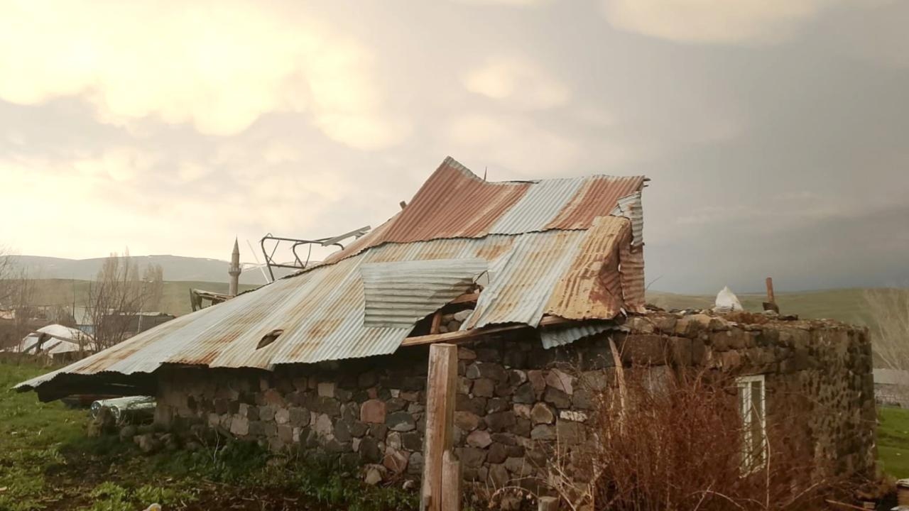 Une tempête et une tornade frappent Kars