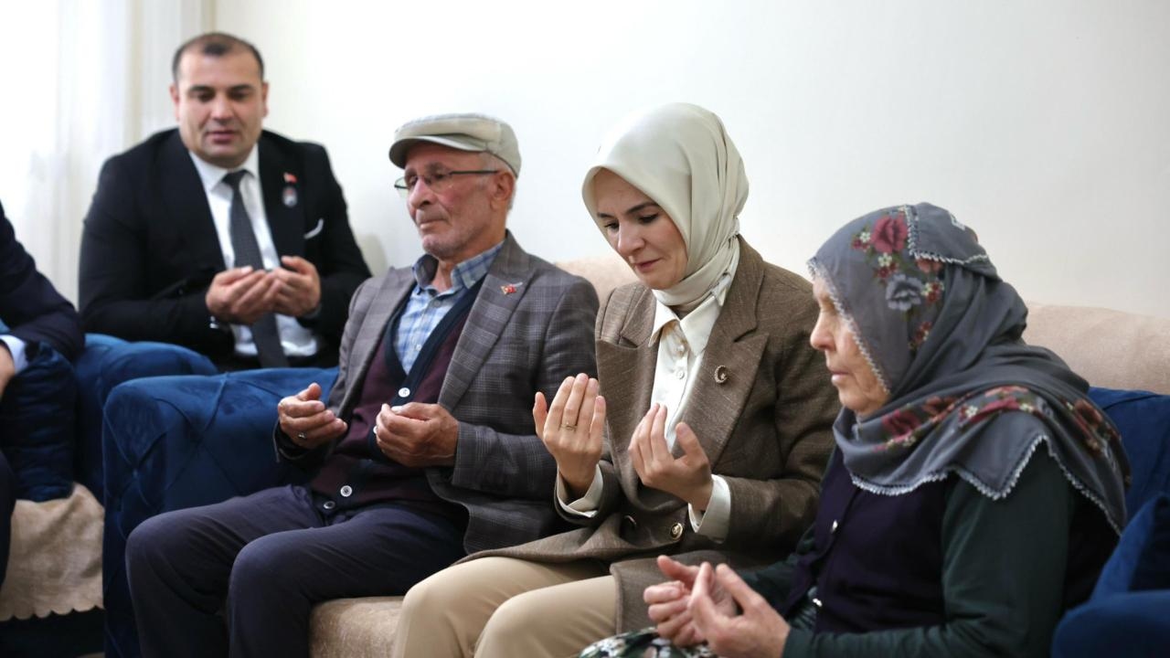 Le ministre Göktaş a rendu visite à la famille d'un martyr à Yozgat