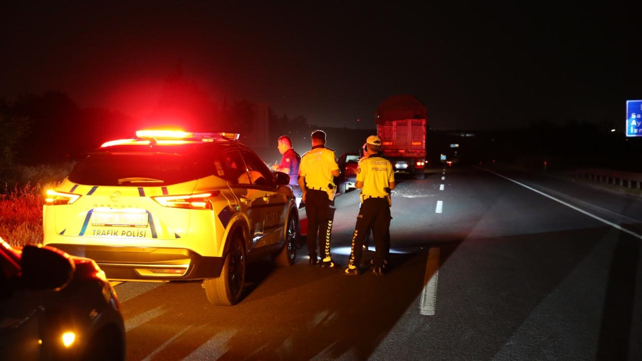 Bestuurder die stopbord negeerde, reed politieagent aan
