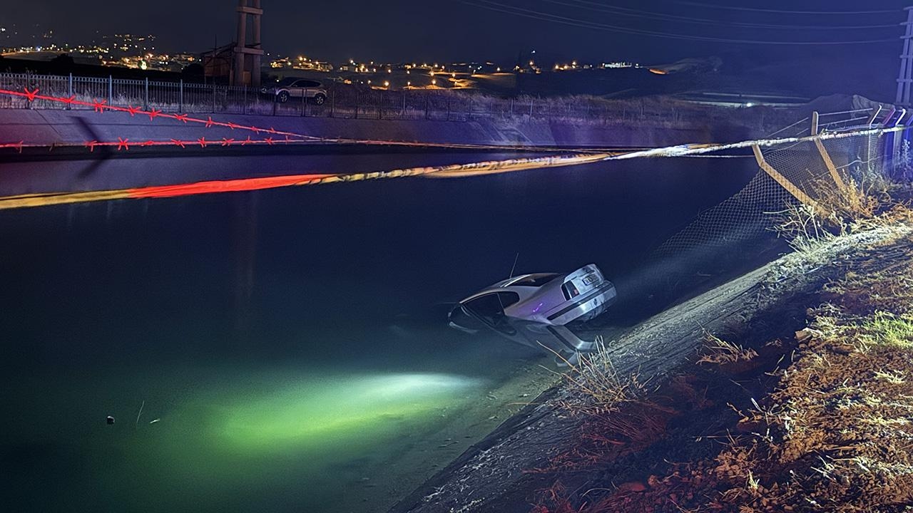 Car overturns in irrigation canal: Father and son die
