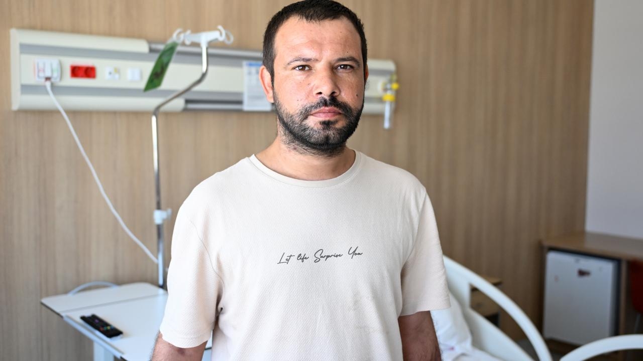 Worker electrocuted saves from losing four limbs with tissue transplant