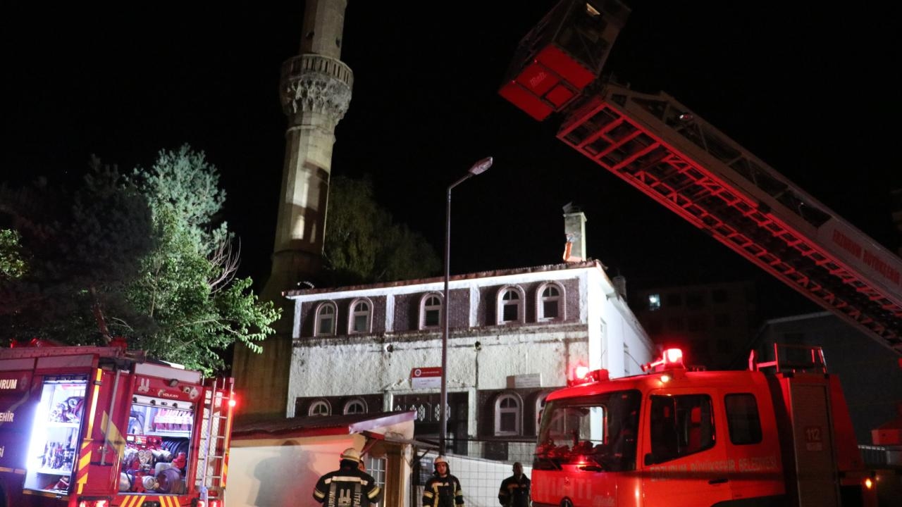 Fire breaks out on the roof of a historic mosque in Erzurum