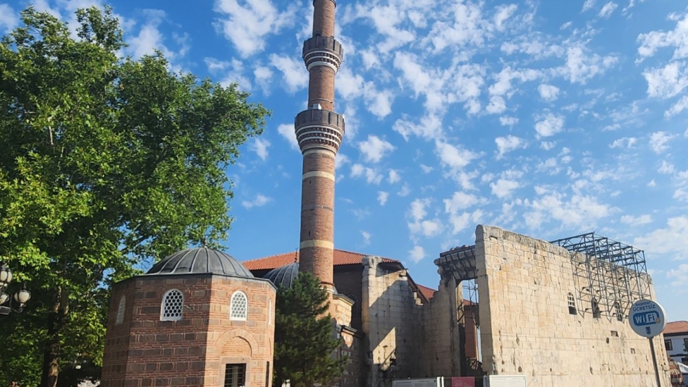 Ankara’nın Tarihî Hazinesi: Hacı Bayram Veli Camii, Türbesi ve Augustus Tapınağı