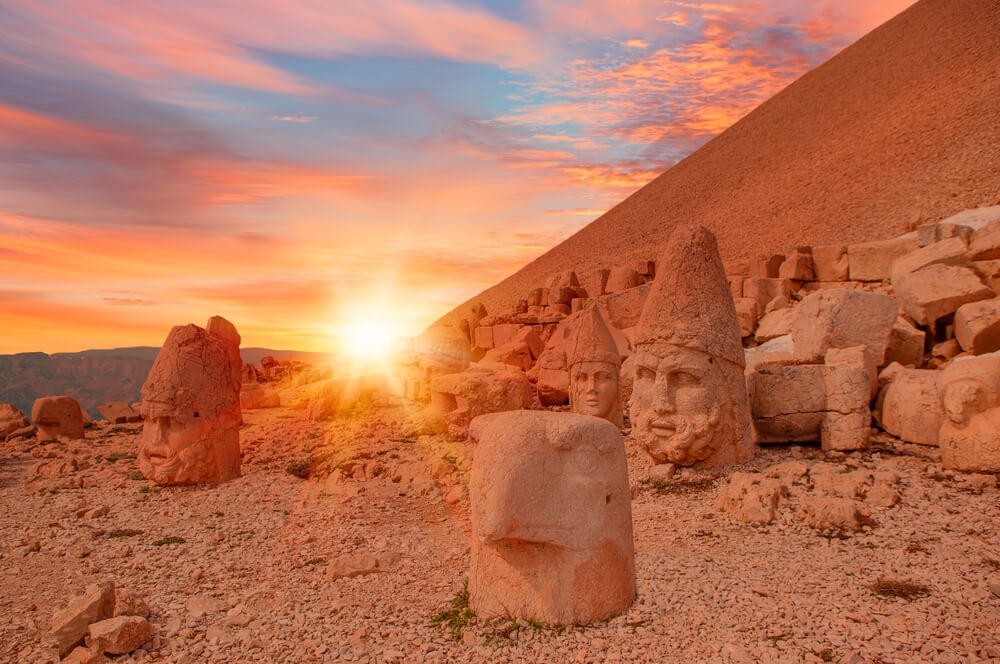 Présentation du Mont Nemrut d'Adiyaman et guide de voyage du Mont Nemrut