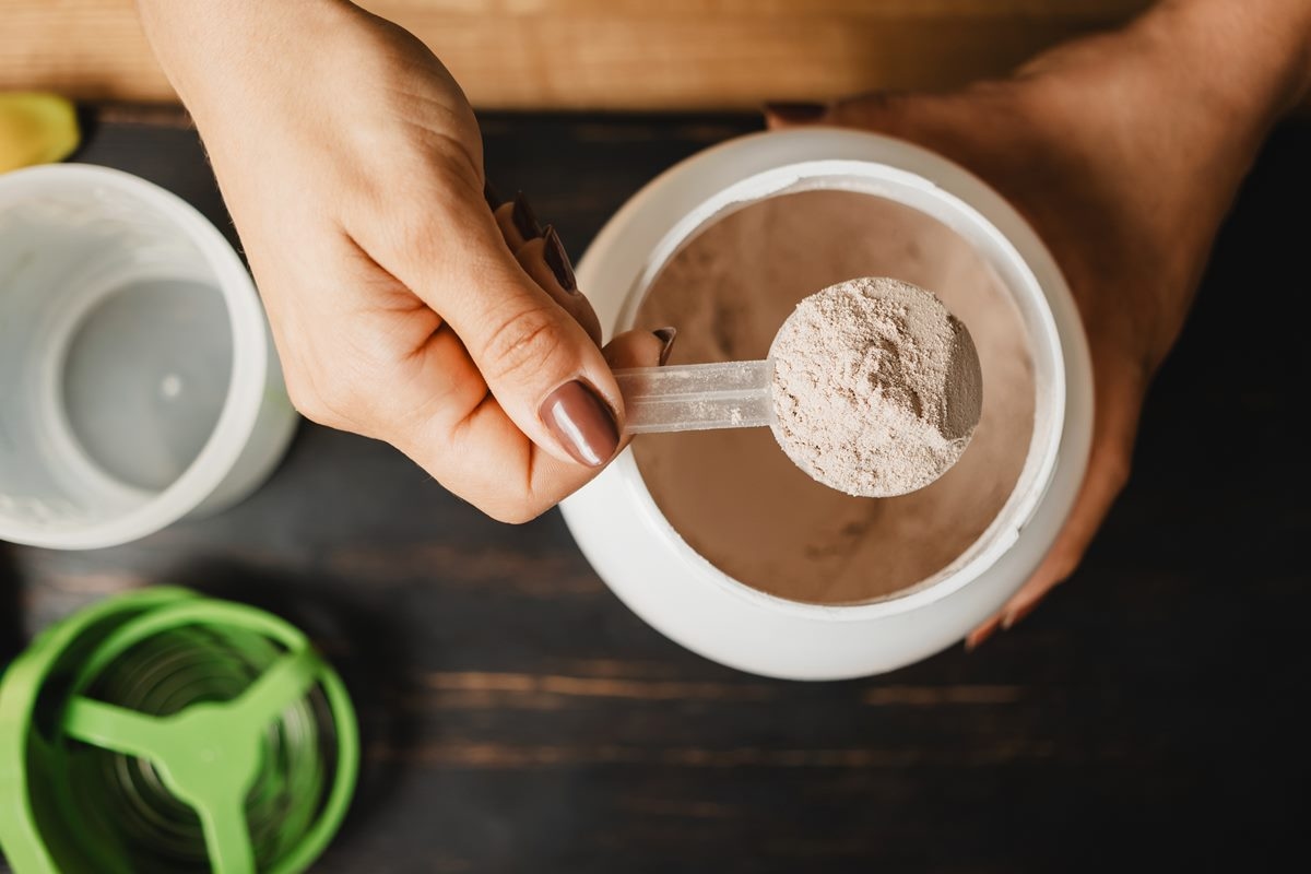 Supplémentation pour les seniors : la whey et la créatine sont-elles des options sûres ? Voir