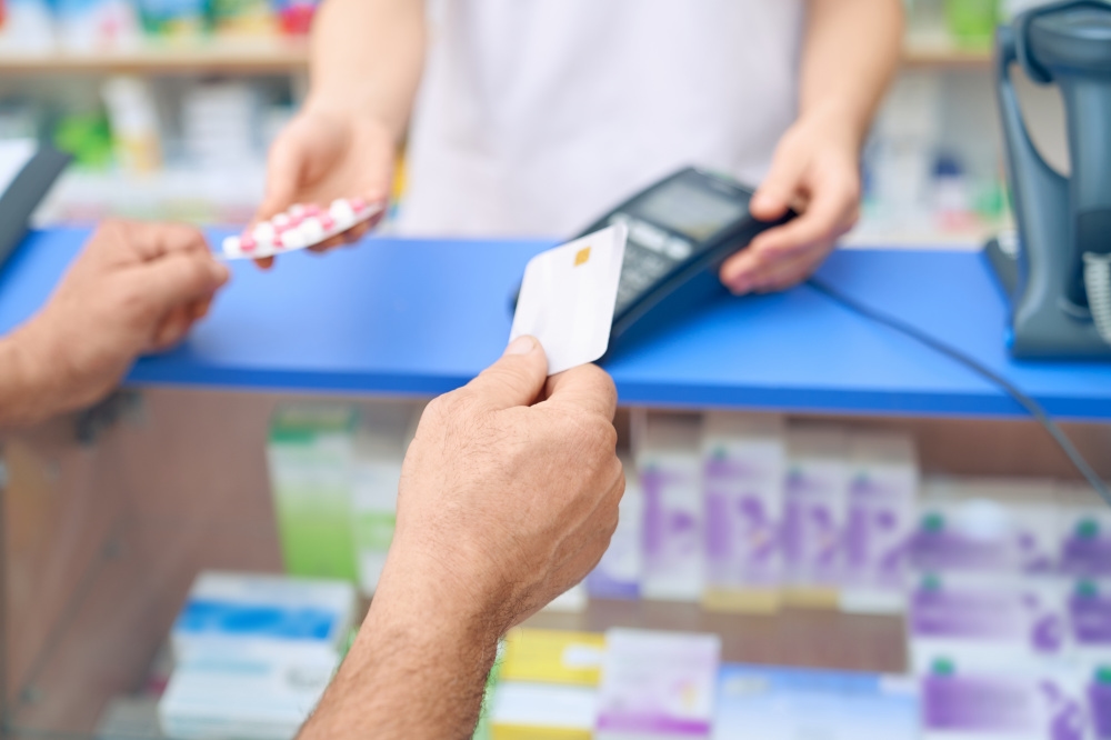 The Ministry of Labor intends to again restrict the work of migrants in pharmacies
