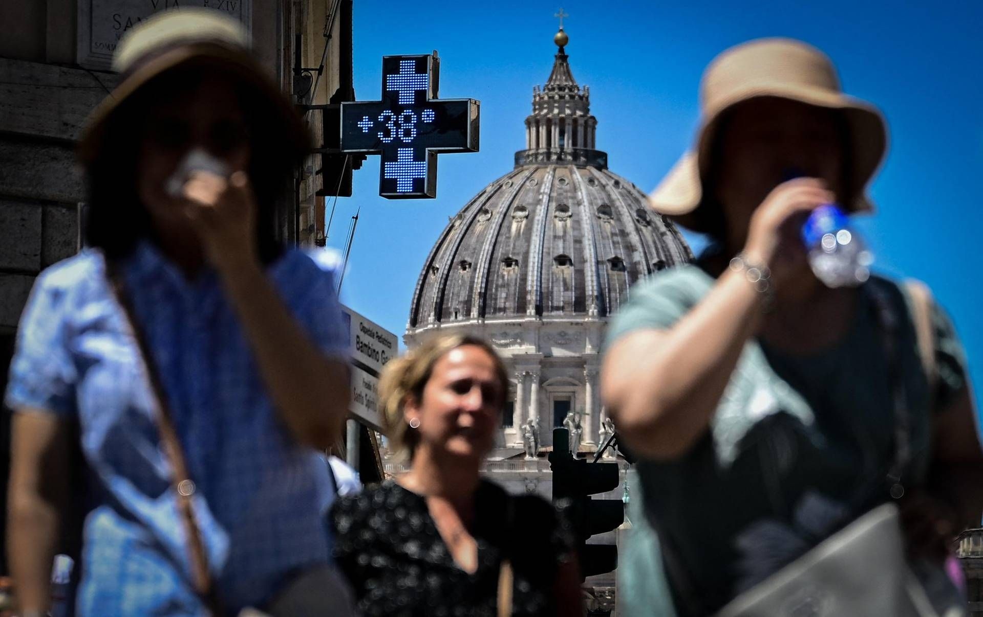 Hittegolven als "stille moordenaars", de crisis groeit in Europa: er wordt alarm geslagen.
