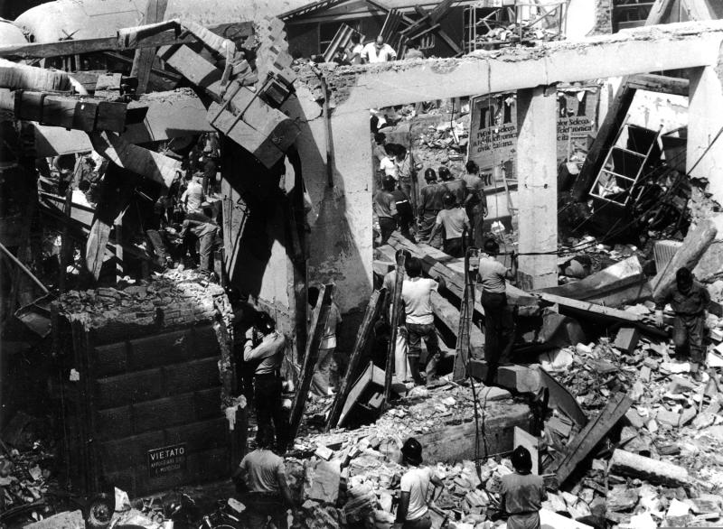 Das Massaker von Bologna, 45 Jahre später: Erinnerung an den tragischen 2. August. Mattarella nennt es eine „neofaschistische Subversion gegen die Verfassung und das Zusammenleben“.