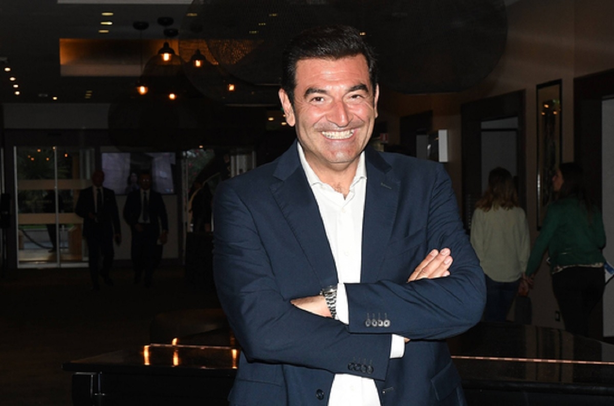 Chefe incógnito, Max Giusti vai para a Mediaset: quem o substituirá? Um astro pop italiano chega. Prévia