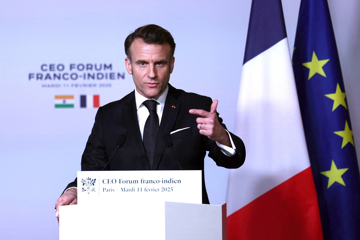 Francia affossata dal "superdebito", governo nel caos: voto di fiducia l'8 settembre