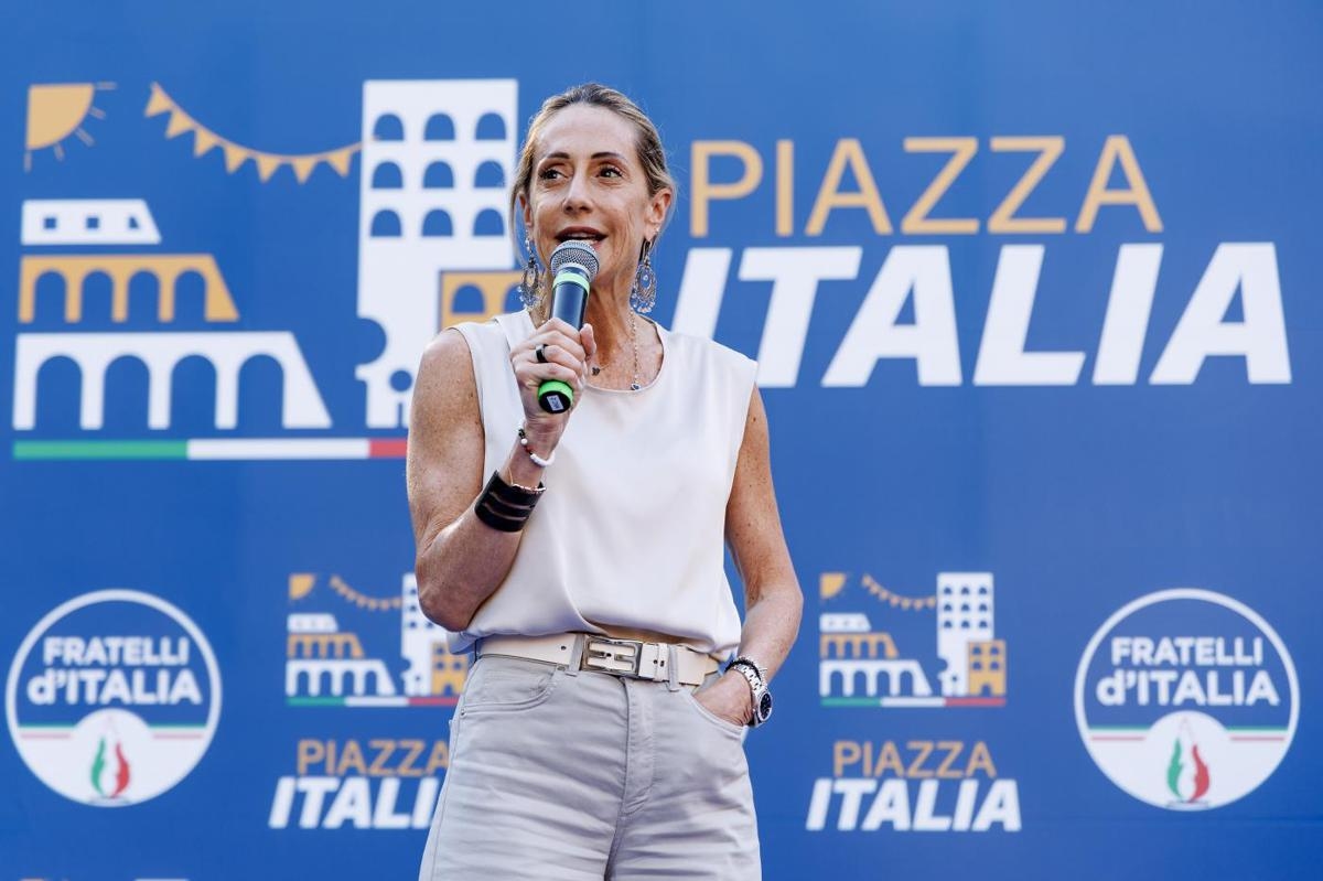 Is Arianna Meloni een kandidaat? De hypothese is er. De zus van de premier, spil van FdI en schakel tussen Giorgia en de basis
