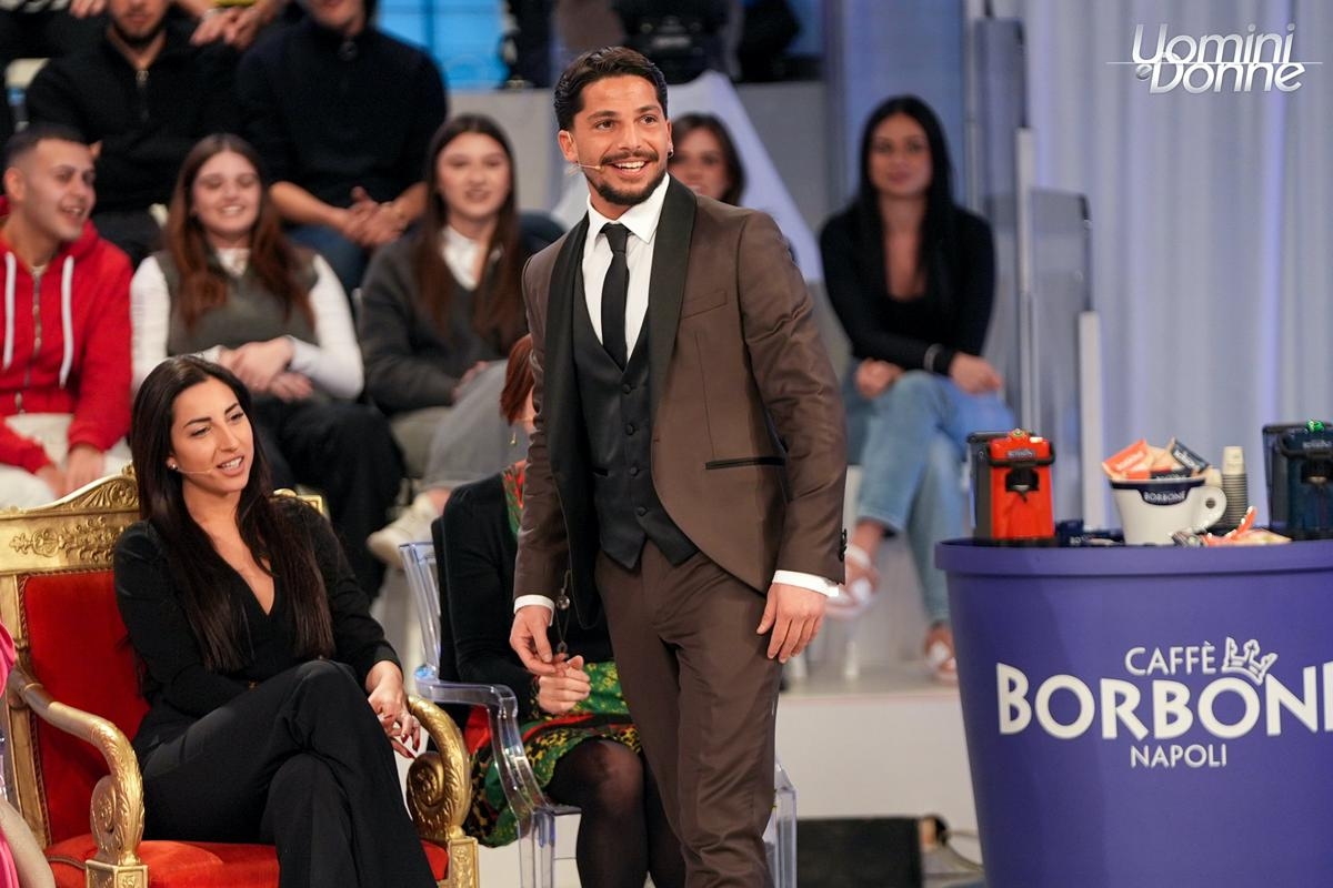 Erkekler ve kadınlar, Maria De Filippi ası oynuyor: Gianmarco'nun tercihi Canale 5'te prime time'da yayınlanıyor. Söylenti