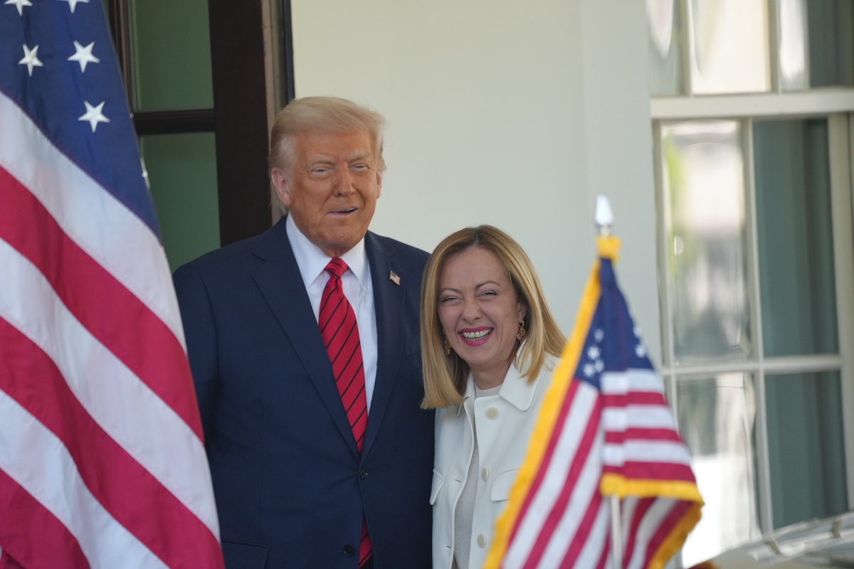 Deveres, Trump "atribui" a Meloni um papel fundamental nas negociações tarifárias. O primeiro-ministro já atua como "ponte" para buscar um acordo entre EUA e UE.