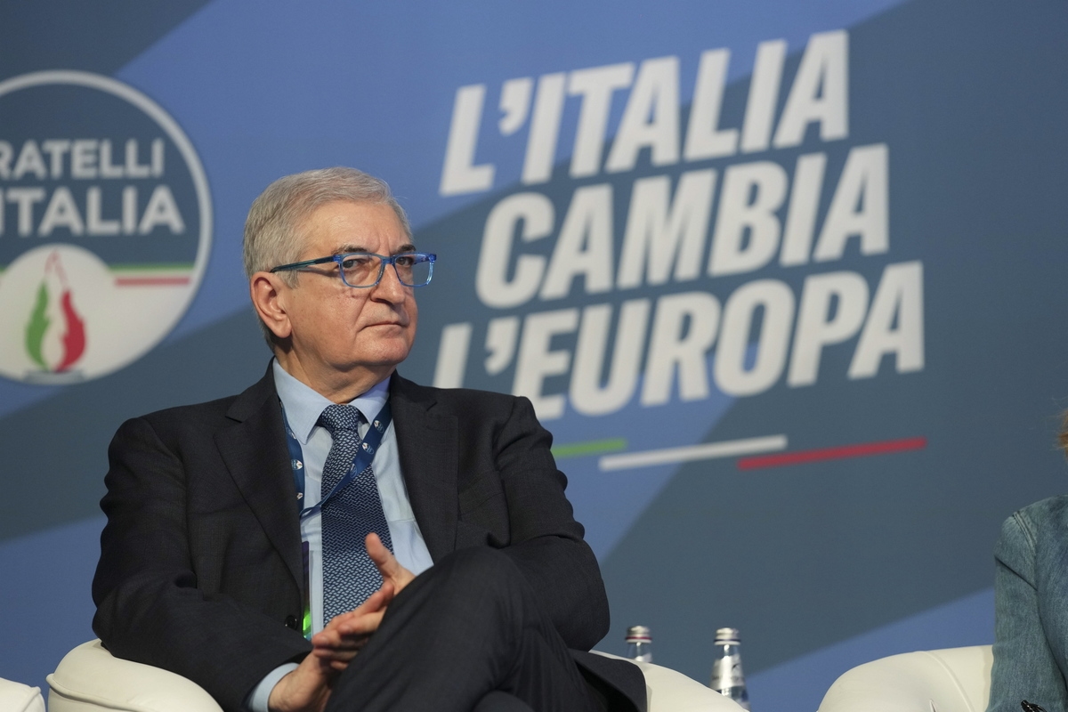 Foti na New Direction Academy: "O problema com o judiciário italiano? Atualidades e politização."