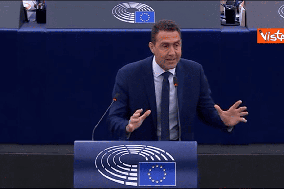 EU-Wiederbewaffnung: Vannacci macht eine Show und zitiert den Marie Antoinette zugeschriebenen Satz: „Wenn sie kein Brot mehr haben, sollen sie Brioche essen“