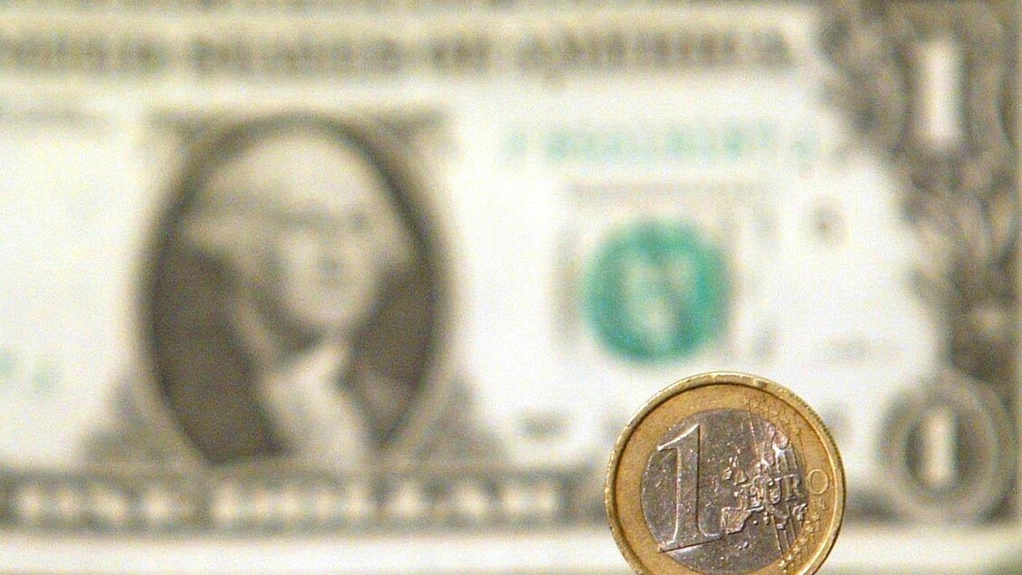 Euro daalt bij aanvang, handel op $1,1221