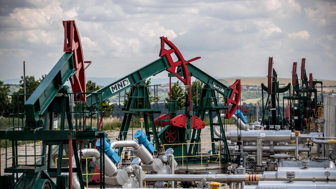 Oil closed lower in New York at $66.52